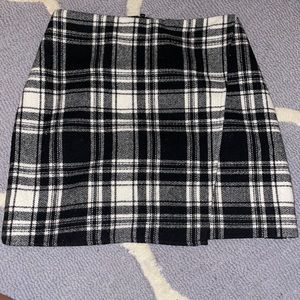 hollister black and white plaid skirt, size xs